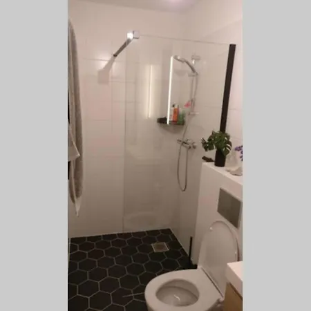 Lovely, Warm Spacious House With A Private Garden!