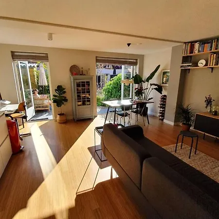 Appartement Lovely, Warm Spacious House With A Private Garden! *
